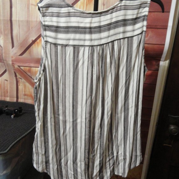 Crofts & Barrow light browns striped sleeveless shirt.NWT~Cute 2XL - Picture 2 of 3